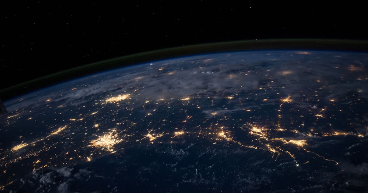Real-time Data Sync: Architecting Scalable Node.js with WebSockets & Redis
